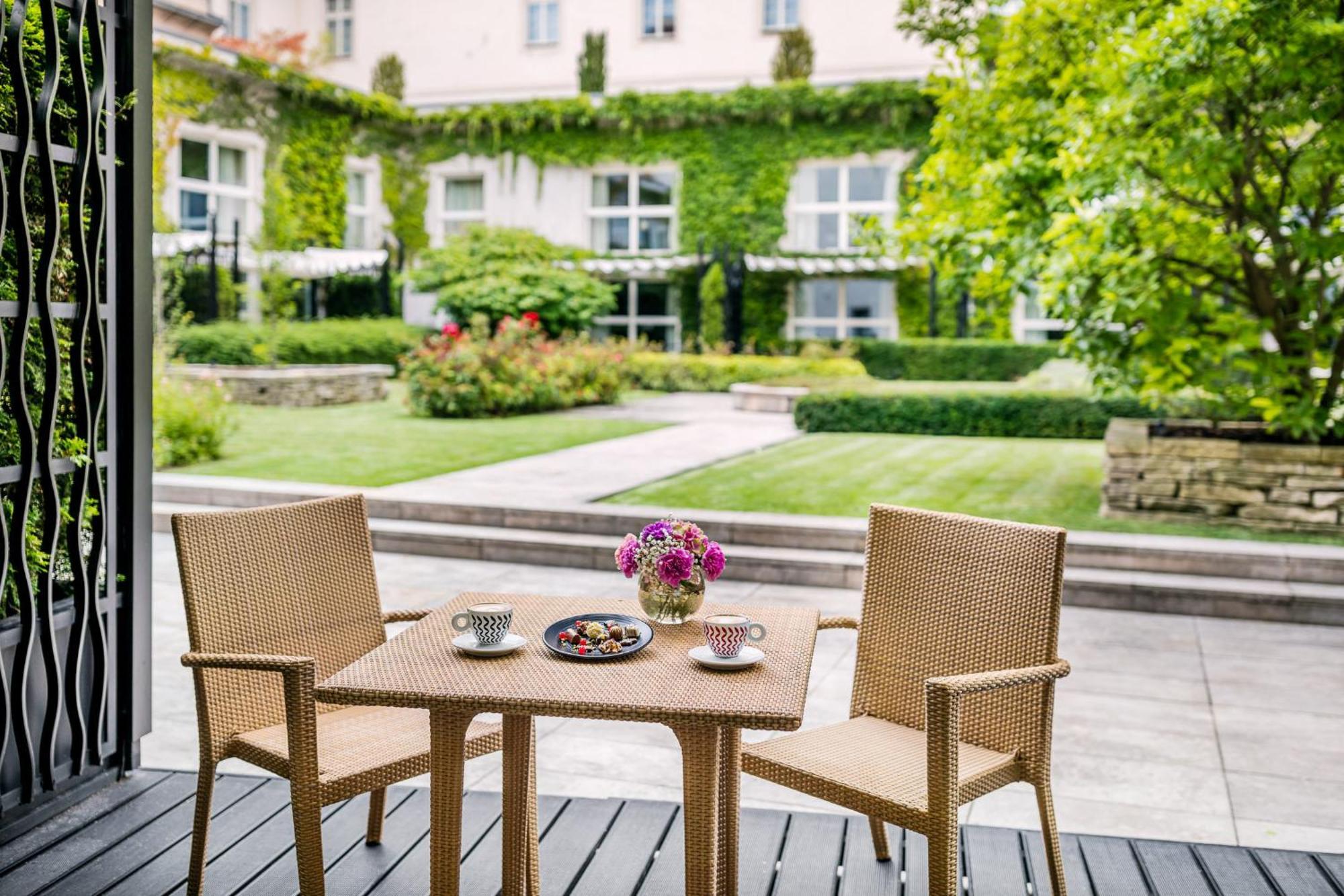 Mandarin Oriental, Prague Hotel Exterior photo